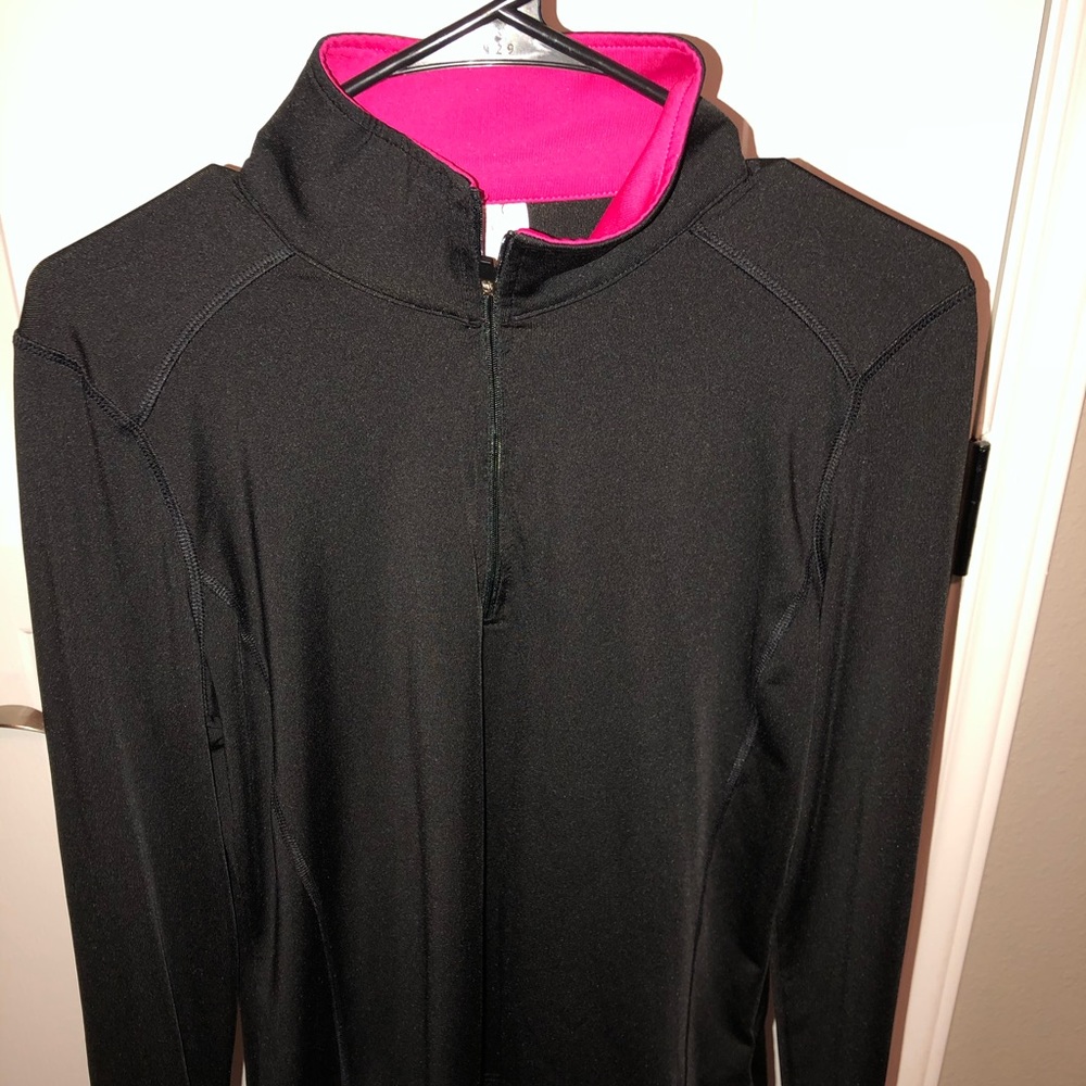 Semi fitted long sleeve pullover